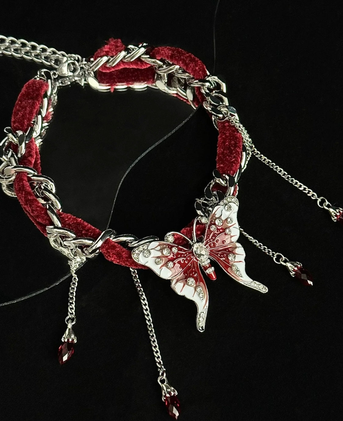 Flying Red - Choker Necklace