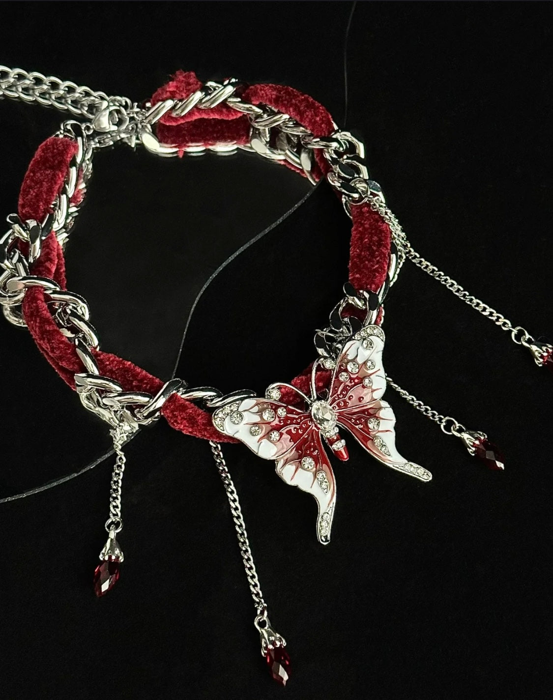 Flying Red - Choker Necklace