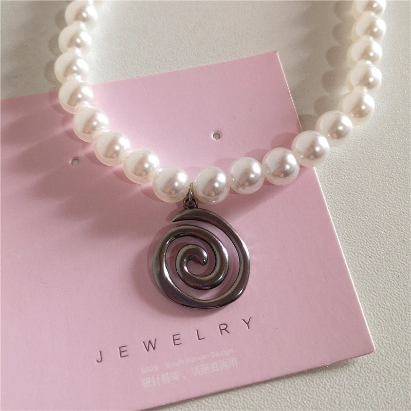 Pretty Girl - Necklace
